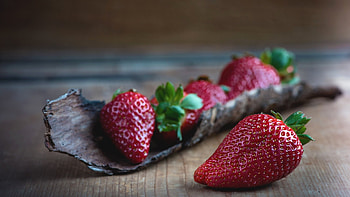 Strawberry fruit , Ultra perfection HD wallpaper