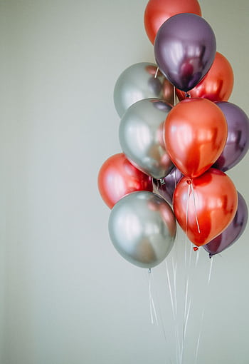 Vibrant group of red and silver balloons providing festive copyspace. HD phone wallpaper