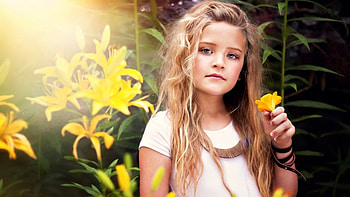 Little Girl, Flowers, Face, Girl, Look HD wallpaper