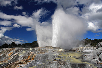 Icy geysers in New Zealand, winter, new zealand, geyser, ice HD wallpaper