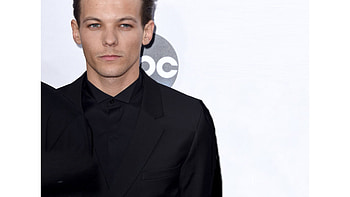 One Direction Singer Louis Tomlinson HD wallpaper