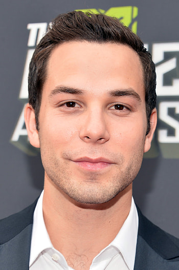 Skylar Astin filmography, Wiki page, Acting career, Movies HD phone wallpaper