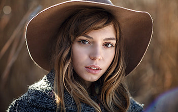 Brown Eyed Cowgirl, cowgirl, model, hat, auburn HD wallpaper