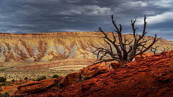 Cloudy and stormy conditions in Capitol Reef Nationalpark, Utah, clouds, landscape, sky, usa, rocks HD wallpaper