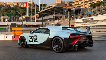 Bugatti Chiron Pur Sport Grand Prix 2022 3 Cars HD wallpaper