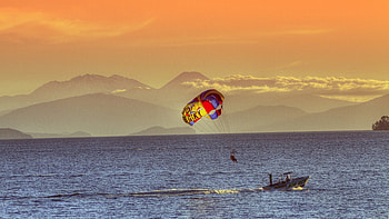 parasailing , Amazing backgrounds, Ultra thrill, adventure HD wallpaper