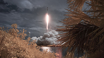 SpaceX Falcon 9 Rocket Crew Dragon HD wallpaper