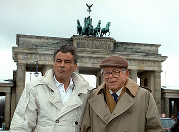 Tickets for Ost West Komdie, Berlin Tagesspiegel, Billy Wilder's comedy, Berlin theaters HD wallpaper