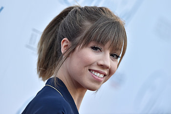 iCarly's Jennette McCurdy, Reflecting on her career, Acting journey, Television success HD wallpaper