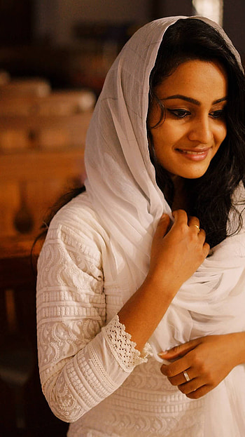 Milan Sandra, mallu model, church HD phone wallpaper