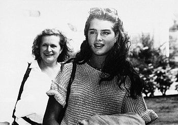 Brooke Shields movies, Brooke Shields record straight, Mother child stardom, Brooke Shields memoir HD wallpaper
