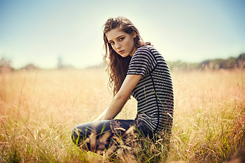 Outdoor, singer, celebrity, Birdy, curly hair HD wallpaper