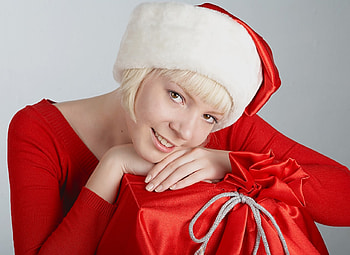 Lovely Santa, winter, white, merry christmas, smiling, beautiful, wonderful, young girl, presents, pretty, red, nature, happy, lovely, santa HD wallpaper