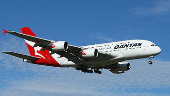 Qantas, Airplane stock , Blue and white clouds, Red and white HD wallpaper
