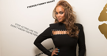 Tyra Banks, Stunning , Captivating , Beautiful poses HD wallpaper
