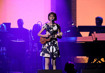 Grace VanderWaal, Moonlight music video, Creative masterpiece, Tigerbeat HD wallpaper