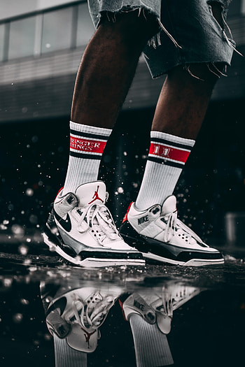 Reflection, Miscellanea, Miscellaneous, Sneakers, Spray HD phone wallpaper