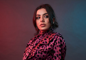 Singer, famous, beautiful, Charli XCX HD wallpaper