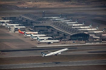 Cathay Pacific, Pilots 3, 700 bonuses, Keep flying, Bloomberg HD wallpaper