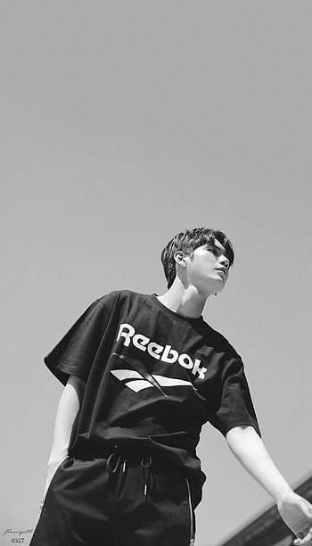 Reebok , Sports brand, backgrounds, Fashionable designs HD phone wallpaper