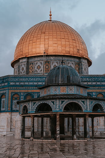 The iconic Dome of the Rock with its stunning golden dome and intricate designs in Jerusalem. HD phone wallpaper