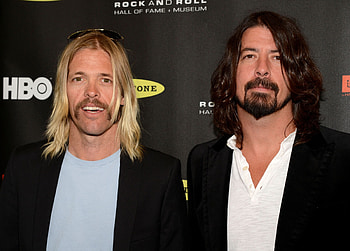 Taylor Hawkins, Music World, Dies, Daily Sabah HD wallpaper