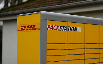 DHL customer app, Mandatory update, Enhanced features, User convenience HD wallpaper