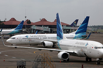 Garuda Indonesia funding, Financial support, Majority stake, Government intervention HD wallpaper
