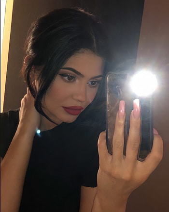 Kylie Jenner, rostro, ojo, labio HD phone wallpaper