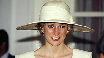 Princess Diana, Red nails, Breaking royal beauty tradition HD wallpaper
