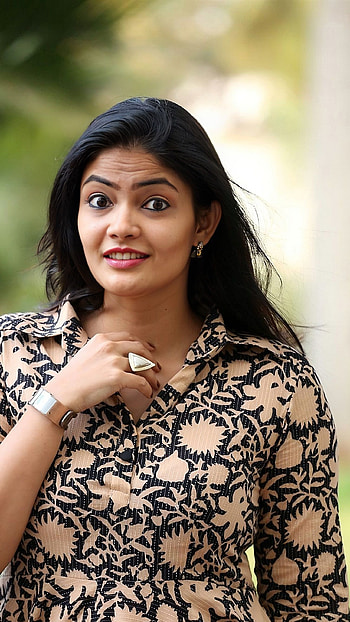 Kalpika Ganesh, telugu actress HD phone wallpaper