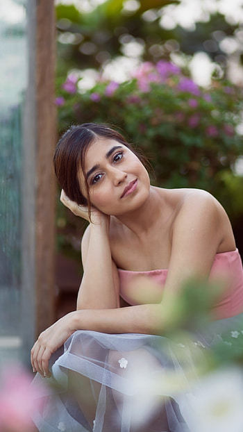 Shweta Tripathi, Bollywood, Heroine HD phone wallpaper