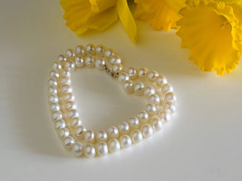 White Heart, white, yellow, pearls, flowers, heart HD wallpaper