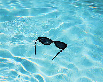 Water, Waves, Glare, Miscellanea, Miscellaneous, Glasses, Spectacles, Pool HD wallpaper