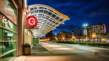 entrance to empty convention center san diego r, night, convention center, city, entrance, street, r HD wallpaper