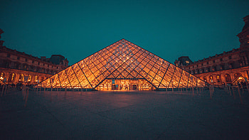 Nestled in Paris, Magnificent collections, Rich cultural history, Art lovers' paradise HD wallpaper