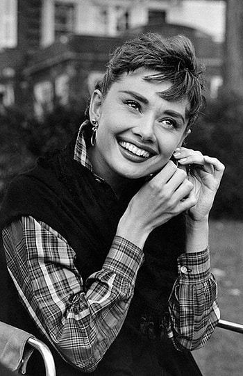 Audrey Hepburn, Filming of Sabrina, New York 1954 HD phone wallpaper