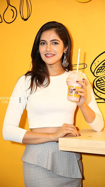 Simran Choudhary, Heroine HD phone wallpaper