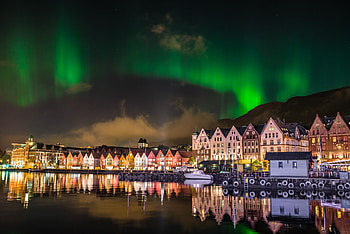 Bryggen, Northern lights HD wallpaper