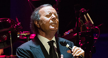 Iconic singer, Julio Iglesias, life story, captivating show HD wallpaper