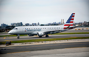 American Eagle Airlines, Pizza party, Erj 175 diversion, Travels HD wallpaper