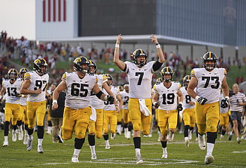 Iowa Hawkeyes Football, No. 5 Hawkeyes, Kent State, Top defenses matchup HD wallpaper