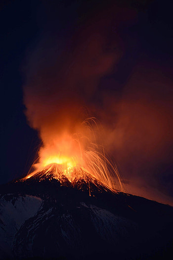 Mount Etna, Volcanic eruption, Magnificent display, Nature's power HD phone wallpaper