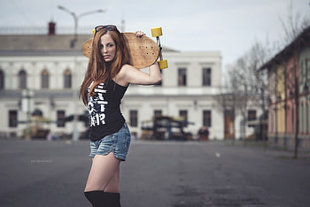 Brunette Girl With Skateboard, brunette, girls, model, skateboard HD wallpaper