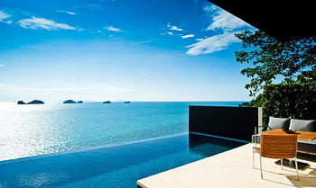 Perfection over Thailand, island, blue, indonesia, tranquil, zen, tub, lodge, warm, islands, sun, ocean, tranquility, swimming, sea, Thailand, hot, jacuzzi, lagoon, retreat, swim, asia, pool, sky, peace, resort HD wallpaper