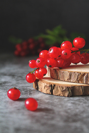 Food, Berries, Currant, Wood, Wooden, Surface, Fruit HD phone wallpaper