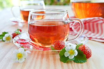 Refreshing strawberry drinks, Tea served creatively, Vibrant cup ry, Summery beverage HD wallpaper