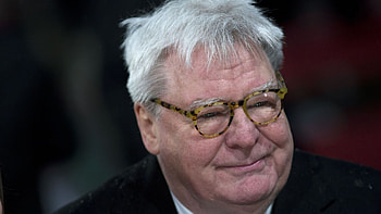 Alan Parker, Intimate meeting, Conversation with Alan Parker, Insightful discussion HD wallpaper