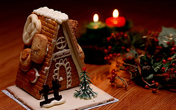 Christmas Gingerbread Houses and Candles, House, Candles, Gingerbread, Christmas HD wallpaper