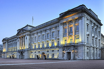Buckingham Palace, London residence, Queen Elizabeth II, England HD wallpaper
